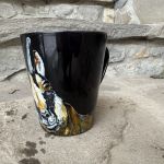 Czarny, porcelanowy kubek ręcznie malowany Kozica - 