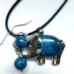 Niebieski sodalit, wisiorek ze słoniem i kolczyki, komplet biżuterii - 