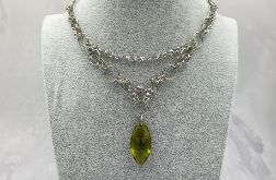 Naszyjnik chainmaille z zielonym kryształem