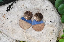 Drewniane wiszące kolczyki z niebieską żywicą #4