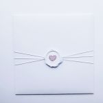 Subtelna kartka na Komunię ręcznie robiona  - Kartka na Komunię w ozdobionej kopercie