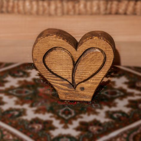 szkatułka z drzewa w kształcie serca