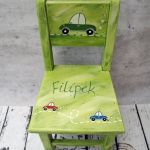 zielone krzesełko z oparciem autko - ręcznie malowane krzesełko dziecięce