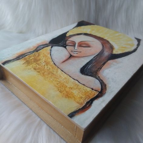 szkatułka-księga z aniołem pomyślności