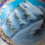 Ręcznie malowana bombka "zimowe Tatry" (8), 10 cm - Zbliżenie