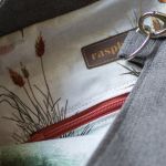 Duża szara torebka na ramię z kieszeniami - 