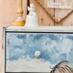 Sielska komoda z aniołem leśnym, unikatowy mebel z duszą - 