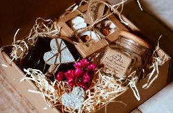 WALENTYNKOWY ZESTAW PREZENTOWY ZE ŚWIECĄ SOJOWĄ