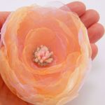 Broszka kwiat - łososiowa 10 cm  - 