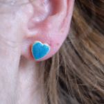 Kolczyki niebieskie serduszka "Niebiańskie" - kolczyki serca w uchu