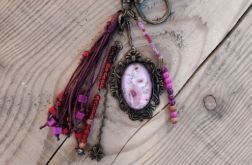 Romantyczny brelok vintage z różami i chwostem