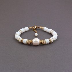 Bransoletka biała z perłą.