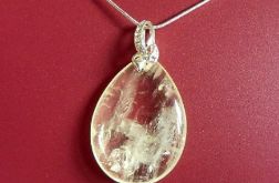 Kremowy kryształ górski, duża łezka na łańcuszku - wisiorek