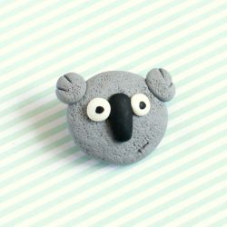 MIŚ KOALA broszka przypinka z modeliny