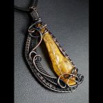 Miedziany wisior z bursztynem wire wrapped - Oxidized copper wire pendant with Amber gift for her gift for mom, handcrafted artisan wire wrapped with leather strap