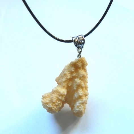 Naturalny korzeń korala, matowy koral gąbczasty - wisiorek