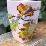 Różowy, porcelanowy kubek ręcznie malowany Jesienne liście  - 