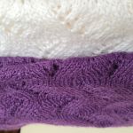 Szalik fioletowy zrobiony ażurowym wzorem - ażurowy szalik