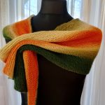 Asymetryczny szal strzałka - chusta na drutach