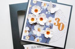 Kartka URODZINOWA białe kwiaty