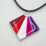 Wisiorek lesbian pride z żywicy pend 005 - 