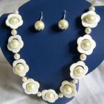 Kremowo perłowe kwiaty, zestaw biżuterii - 