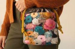 Szara listonoszka z kominem z weluru w malowane kwiaty – handmade, unikat