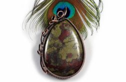 Miedziany amulet z kamieniem krwistym