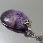 Czaroit i srebro - wisior na łańcuszku - 