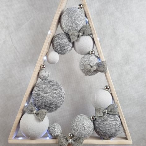 Drewniana prosta choinka w odcieniach popieli LED Handmade