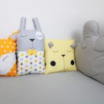 Poduszka dekoracyjna chmurka, szara w kropki - 