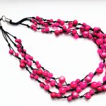 Fuksja naszyjnik z koralików i sznurka - 