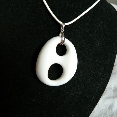 Jadeit biały, duży oryginalny wisior na rzemieniu