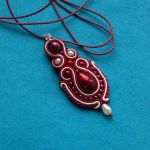 Naszyjnik-wisior sutasz Bordowy - 