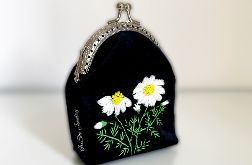 Portmonetka damska "Rumianki", welurowa haftowana ręcznie