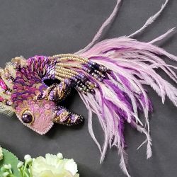 Broszka "Magiczna różowa rybka"