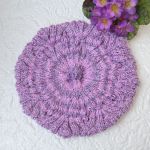 Beret z warkoczem w kolorze lila - Ciepła czapka Na zimę