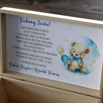 Kuferek Wspomnień - Metryczka - Roczek - Miś - Kuferek wspomnień miś metryczka na prezent pudełko na pamiątki z dzieciństwa skrzynka na zdjęcia z dedykacją prezent na roczek chrzest