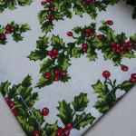 Bieżnik świąteczny - gałązki ostrokrzewu - nakrycie stołu