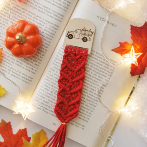 Makramowa zakładka do książki Dyniowy wóz