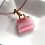 Różowy kwarc "kocie oko" - wisiorek torebka na rzemyku - 