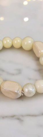 Bransoletka na gumce ecru gwiazdka.