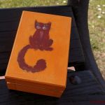 Pudełko malowane m. - Kotek w pomarańczowym - kotek brązowy w pomarańczowym
