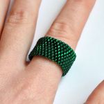 Pierścionek koralikowy zielony 3 - pierścionek na prezent