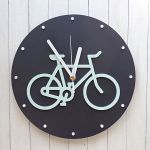 Zegar ścienny z rowerem - kropki oraz rower są wycięte i naklejone na tarczę osobno