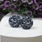 Grafitowe kolczyki kwiatuszki - sztyfty - ciemnosrebrne kolczyki kwiatuszki