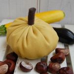 Mała, żółta dynia - jesienna dekoracja - dynia z materiału