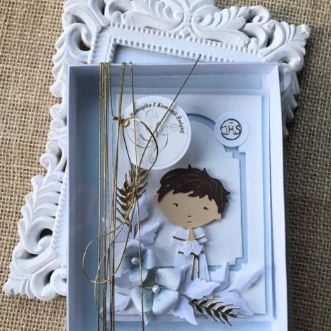 153,Kartka na komunię dla chłopca w pudełku z życzeniami 