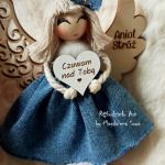 Aniołek w jeansowej spódniczce Anioł Stróż Zawieszka Na prezent - 