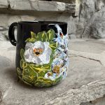 Porcelanowy kubek ręcznie malowany Kot Maine coon w dzikiej róży  - 